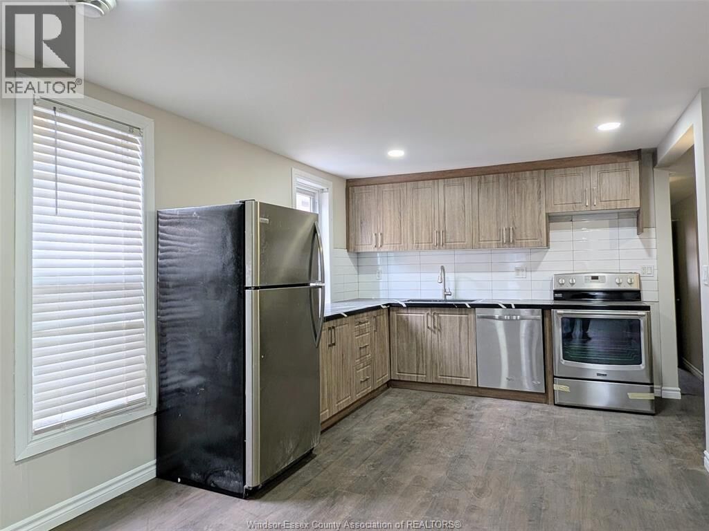 Property Photo:  22 University Avenue East Upper  ON N9A 2Y4 