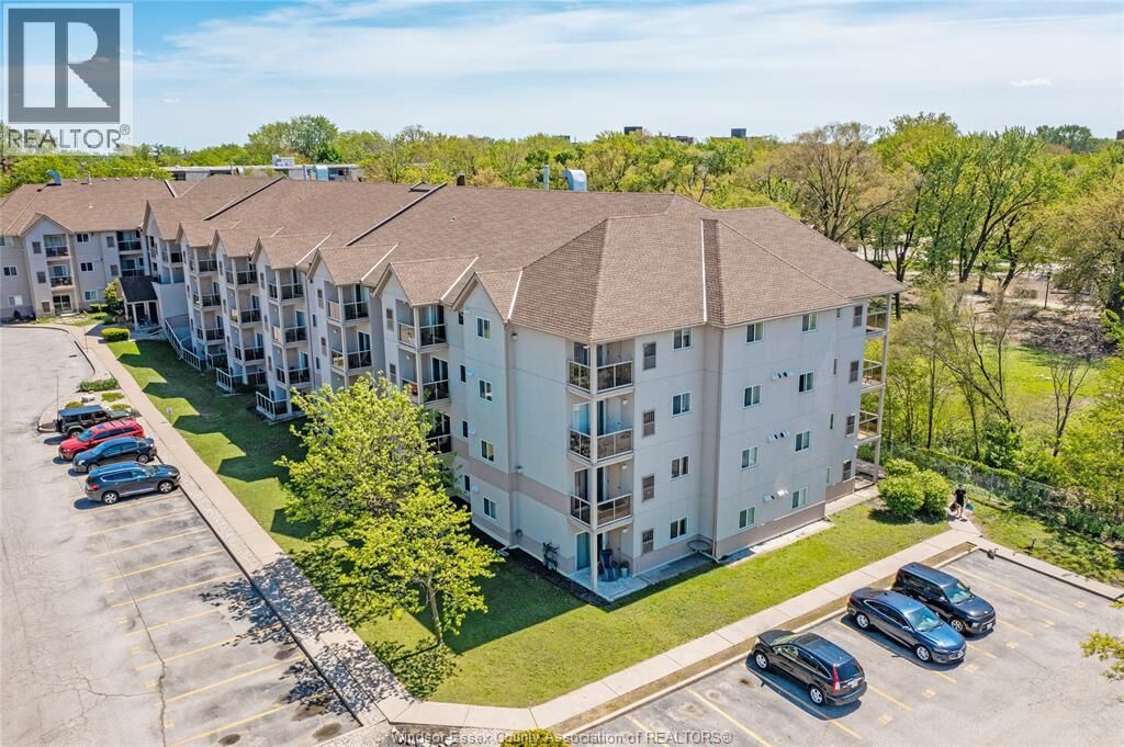 Property Photo:  3000 Sandwich Street 414  ON N9C 4G3 