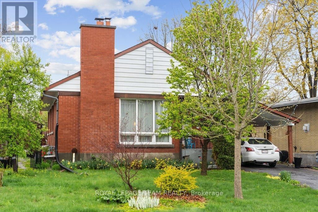 Property Photo:  684 Wavell Avenue  ON K2A 3B1 