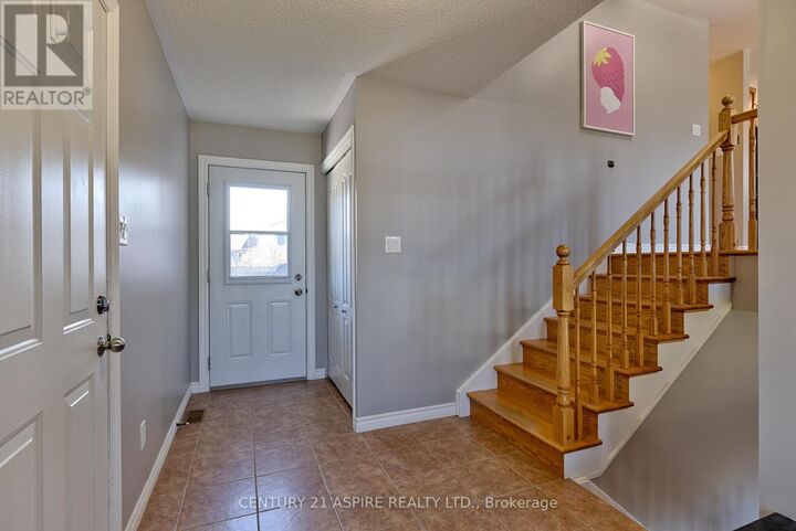 Property Photo:  42 Oak Avenue  ON K8H 0B5 