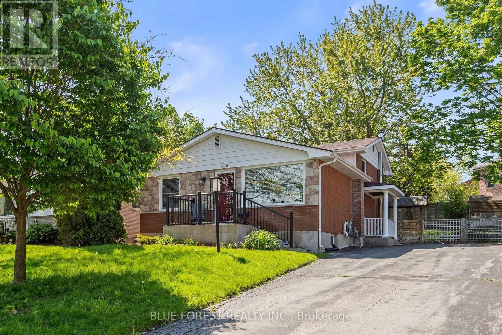 Property Photo: 255 Delta Place ON N6J 3N1