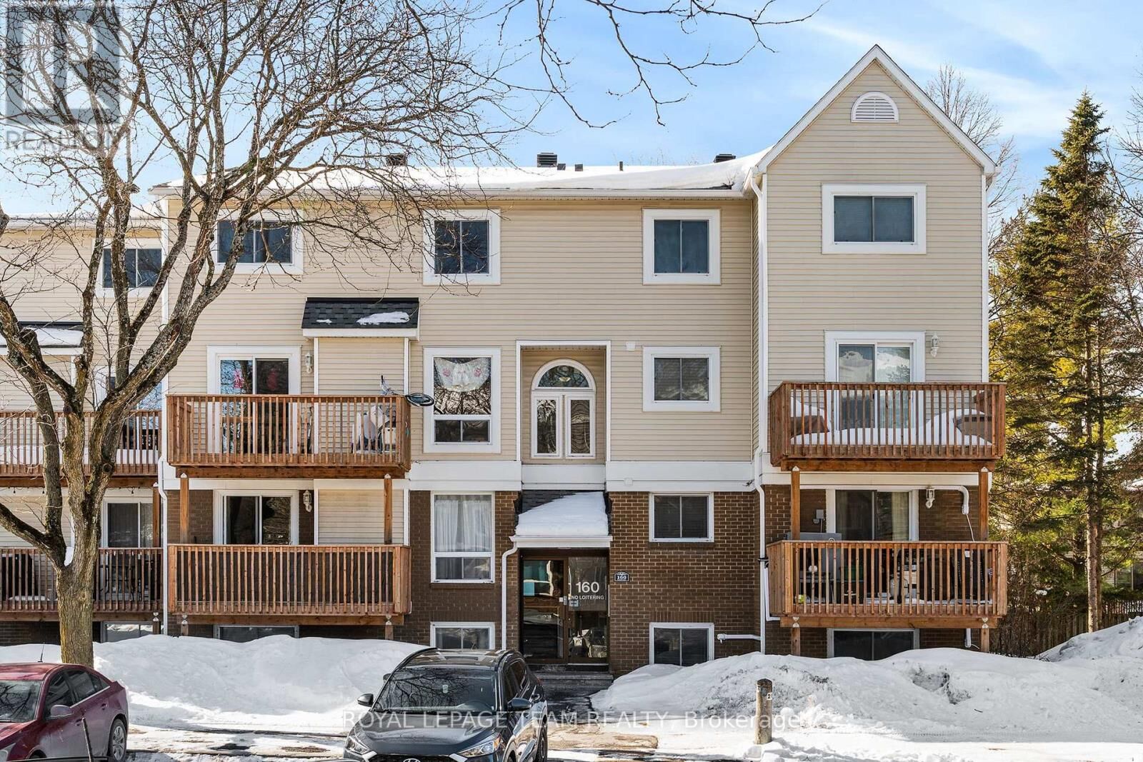 Property Photo: 160 Fenerty Court 4 ON K2L 3A7