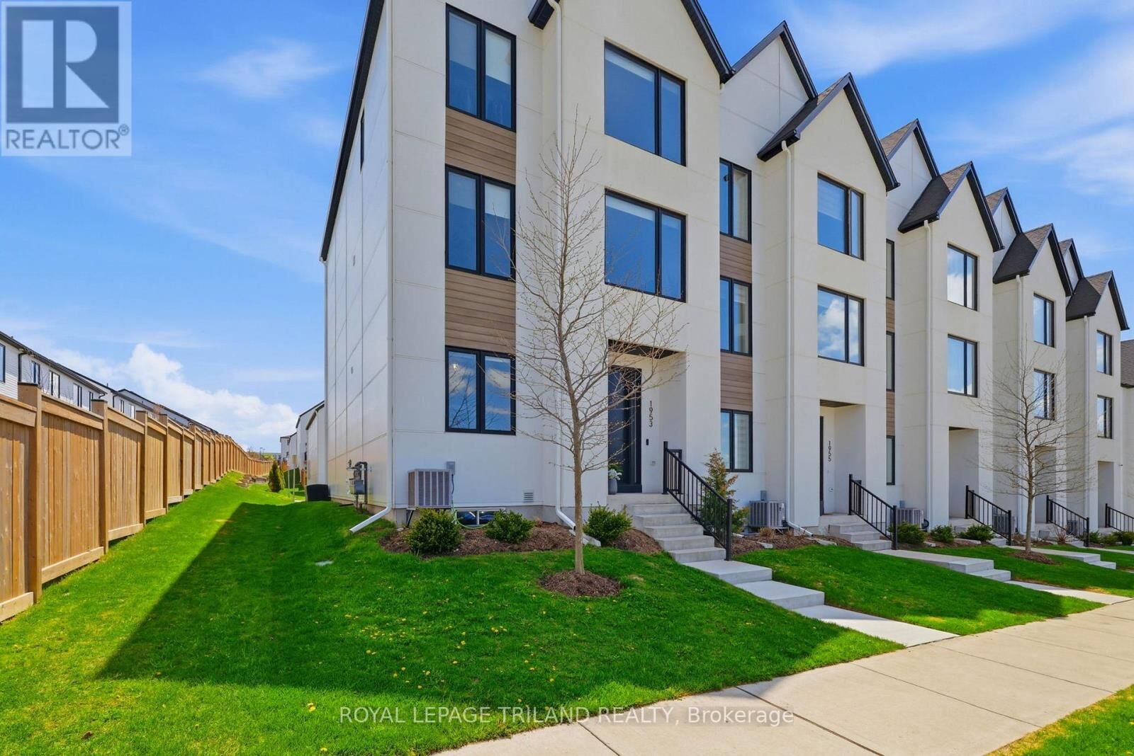 Property Photo:  1953 Upperpoint Gate  ON N6K 0L2 
