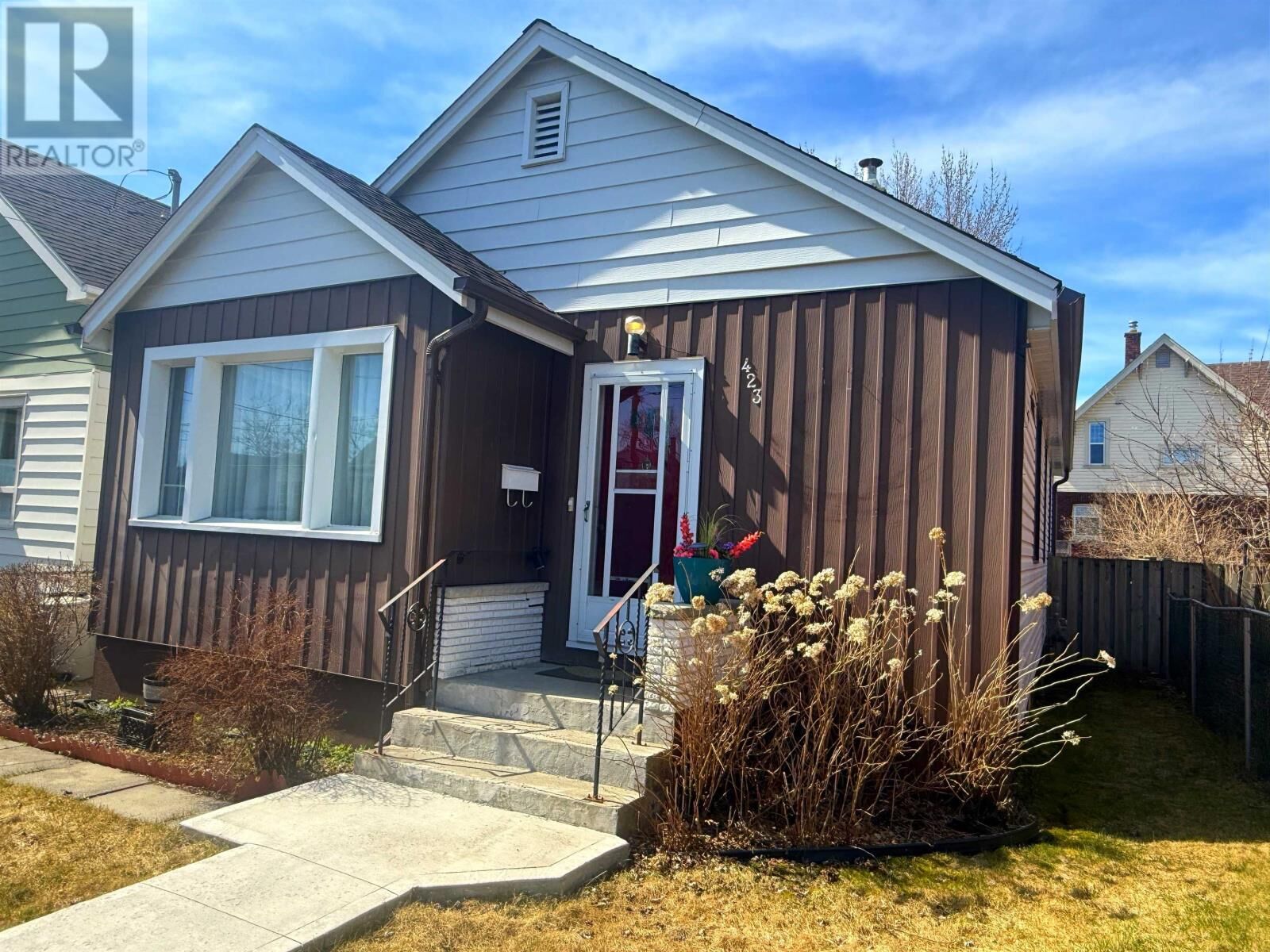 Property Photo:  423 Dawson St  ON P7A 3V6 