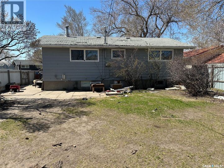 Property Photo:  825 Valley Street  SK S4A 0C8 