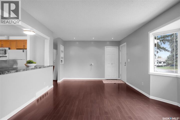 Property Photo:  606 Wardlow Road  SK S7M 4C9 