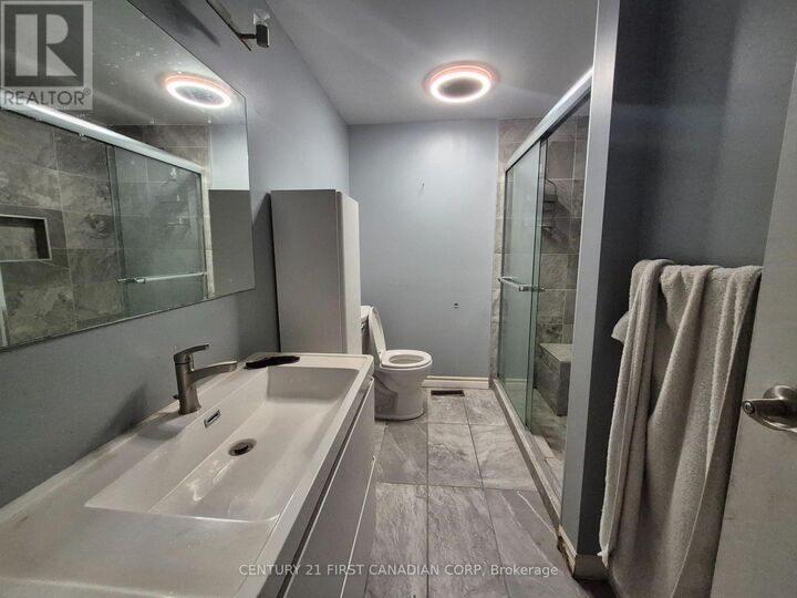 Property Photo:  110 Deveron Crescent 26  ON N5Z 4W7 