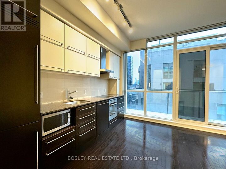 Property Photo: 770 Bay Street 2708 ON M5G 0A6