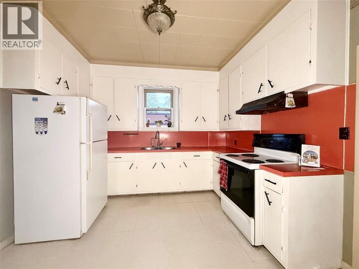 Property Photo:  305 St Clair Street  ON N7L 3J8 