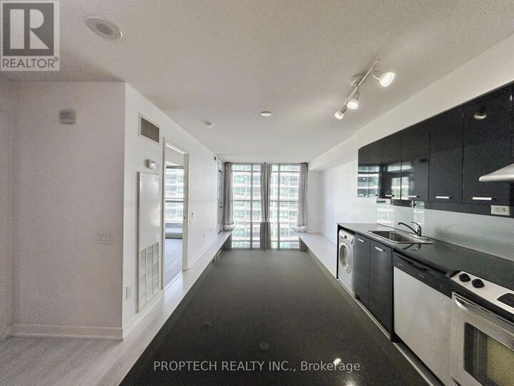 Property Photo:  19 Singer Court 815  ON M2K 0B2 