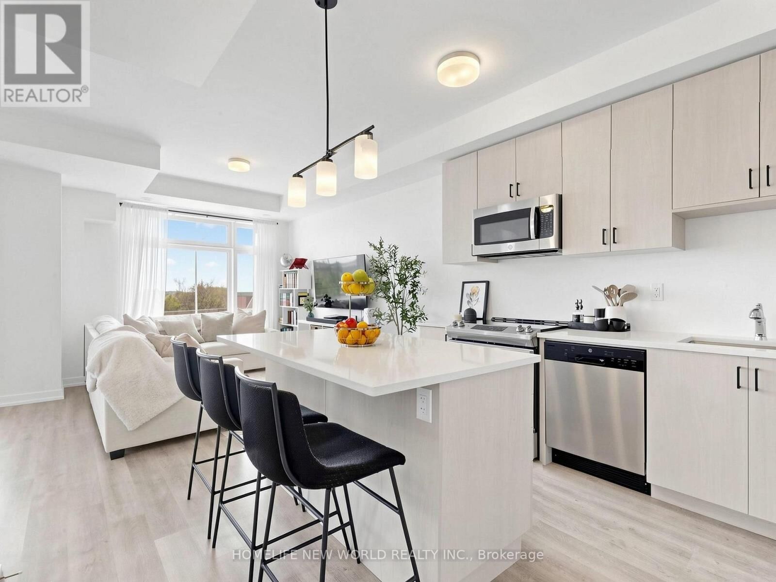 Property Photo: 2550 Castlegate Crossing 218 ON L1X 0H6