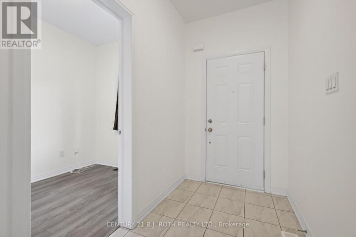 Property Photo:  17 Bedford Estates Crescent  ON L4N 9K5 