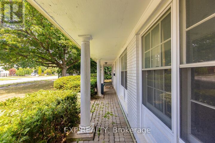 Property Photo:  9 Laureleaf Road  ON L3T 2X2 