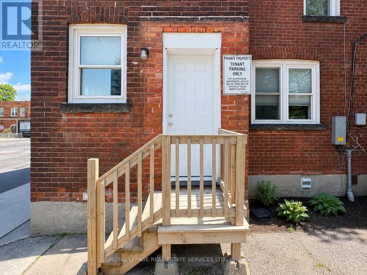 Property Photo:  186 Spadina Road Main Floor  ON M5R 2T8 