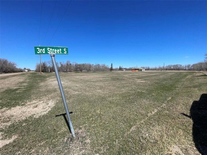 Property Photo:  11 Mountain Avenue  MB R0J 0Y0 