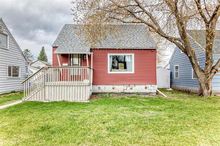 Property Photo:  332 Madison Street  MB R3J 1H8 