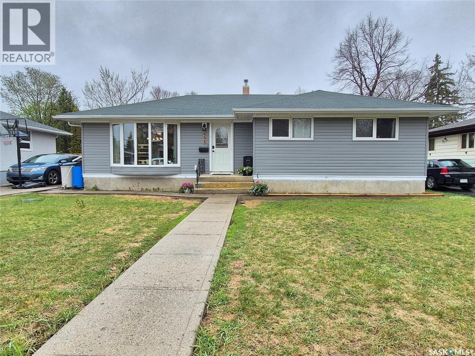 Property Photo: 451 Woodlawn Crescent SK S4H 0X5