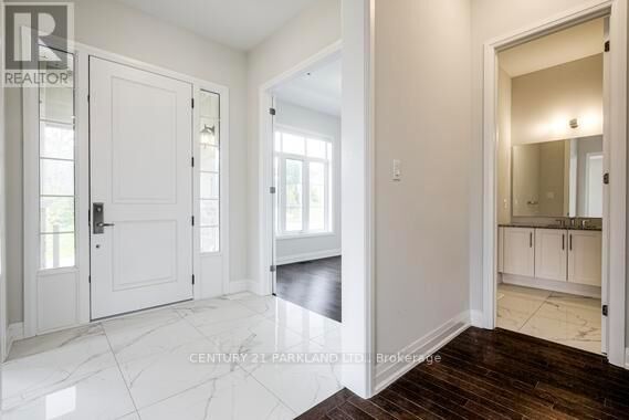 Property Photo: 6 Dennis Reed Court ON L4G 4A5