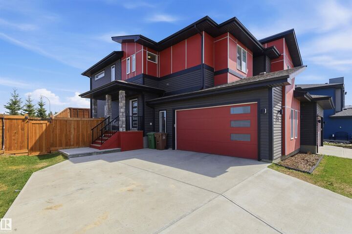 Property Photo:  71 Roberge Close  AB T8N 7W3 