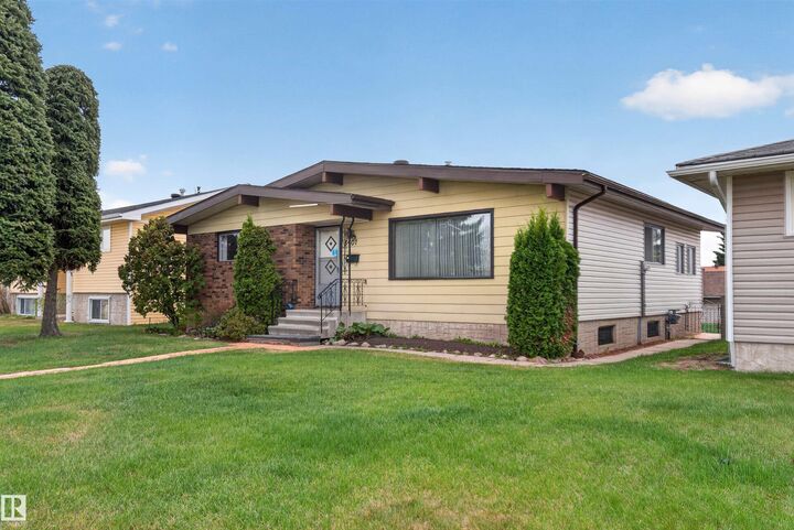 Property Photo:  8407 150 Avenue NW  AB T5E 1B9 