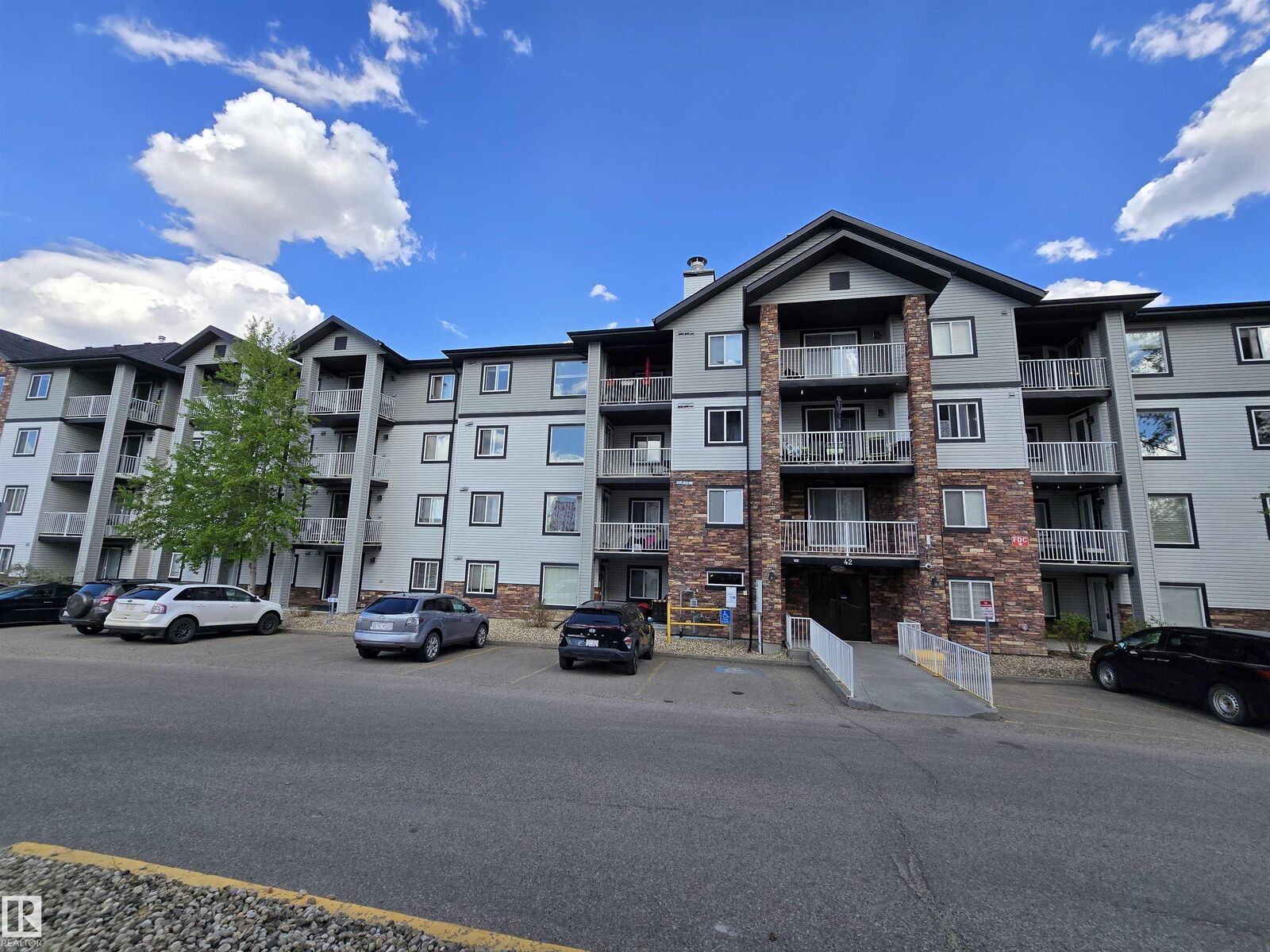 Property Photo:  42 Summerwood Boulevard 117  AB T8H 0C3 