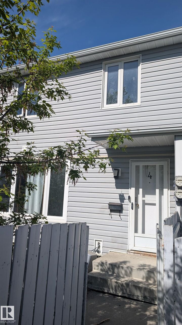 4 Amberly Crest NW — photo 1