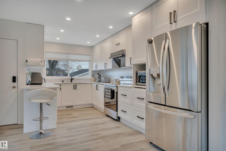 Property Photo:  6011 107 Street NW  AB T6H 2X9 