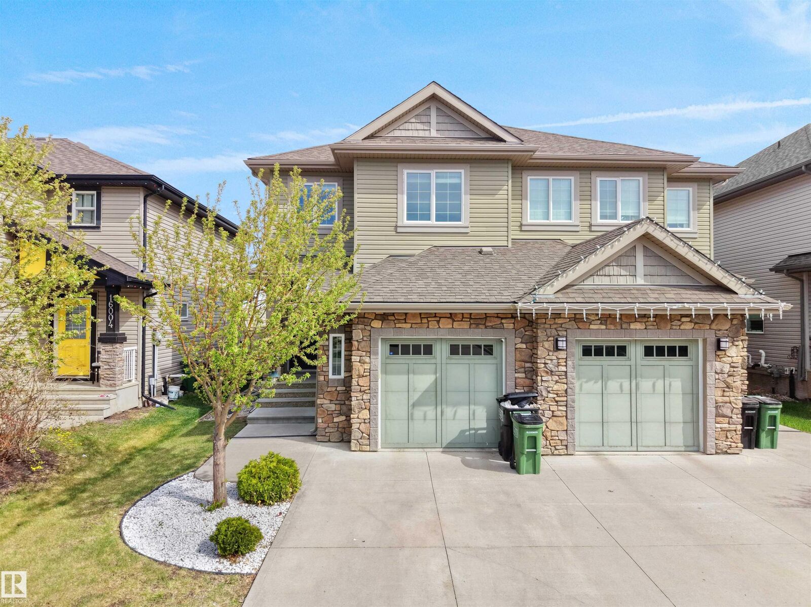 Property Photo:  15926 10 Avenue SW  AB T6W 2H1 