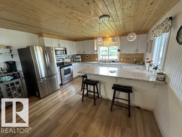 Property Photo:  5013 53 Avenue  AB T0E 2K0 