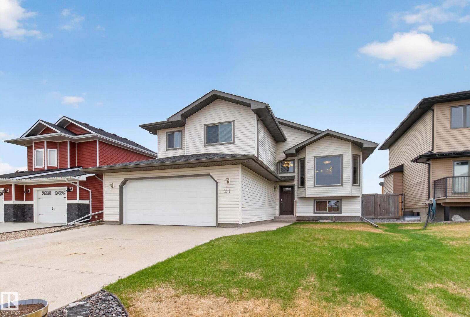Property Photo:  21 Beaverhill View Cr  AB T0B 4J0 