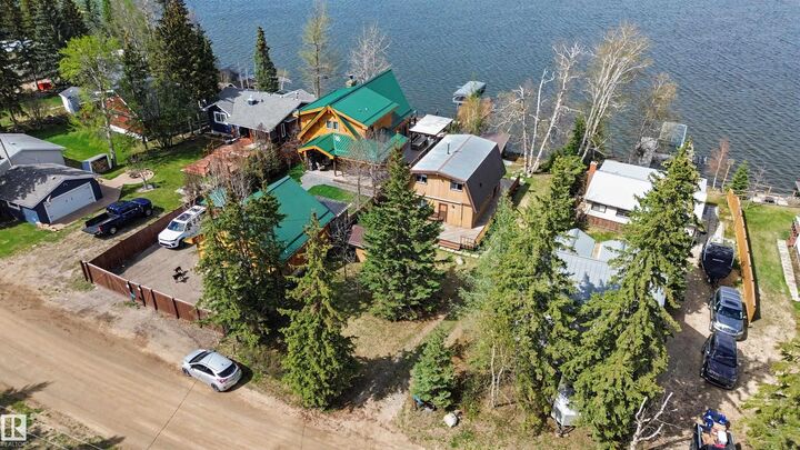 Property Photo: 5568 Nakamun Dr AB T0E 1A0