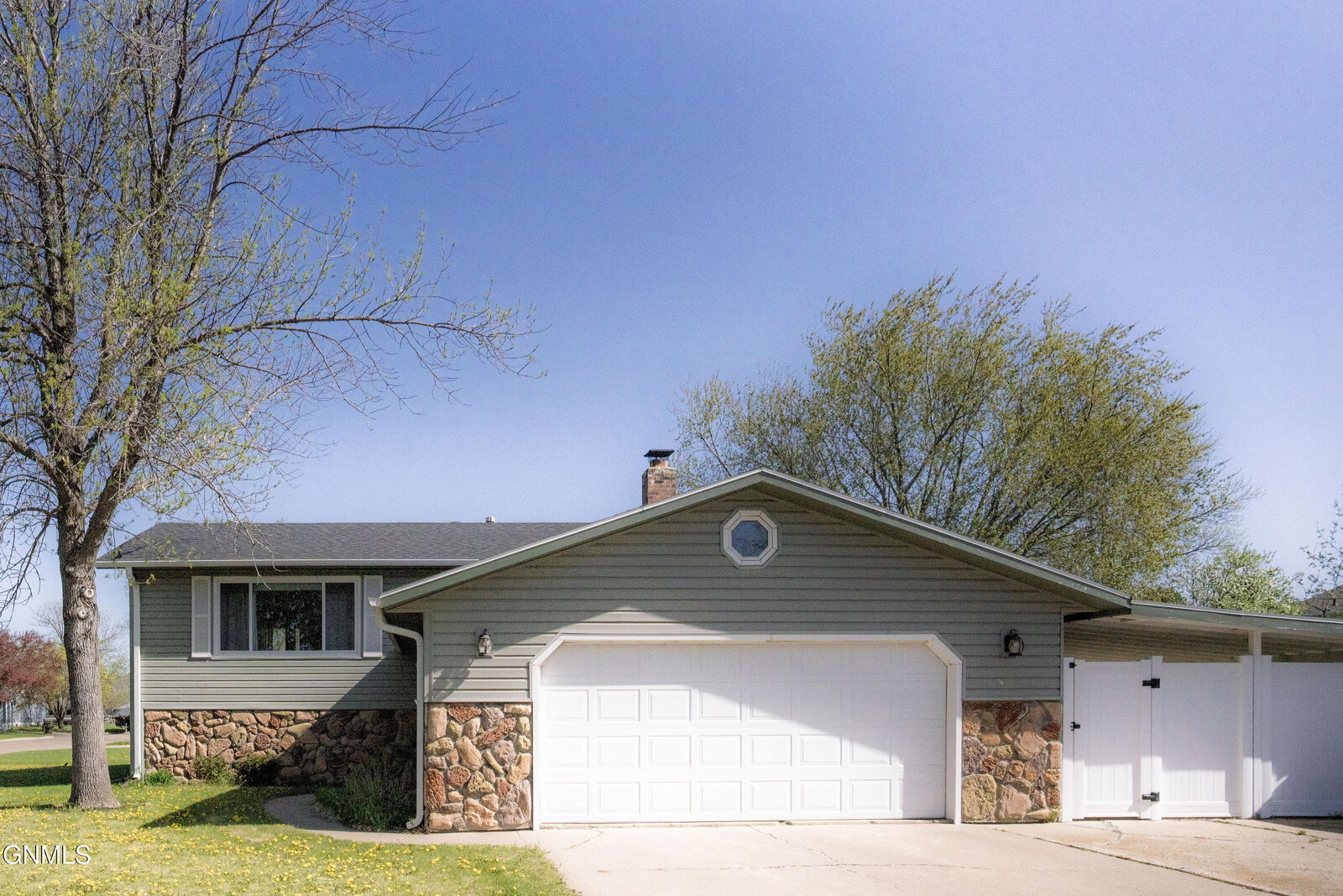 Property Photo:  1807 4th Street NE  ND 58401 
