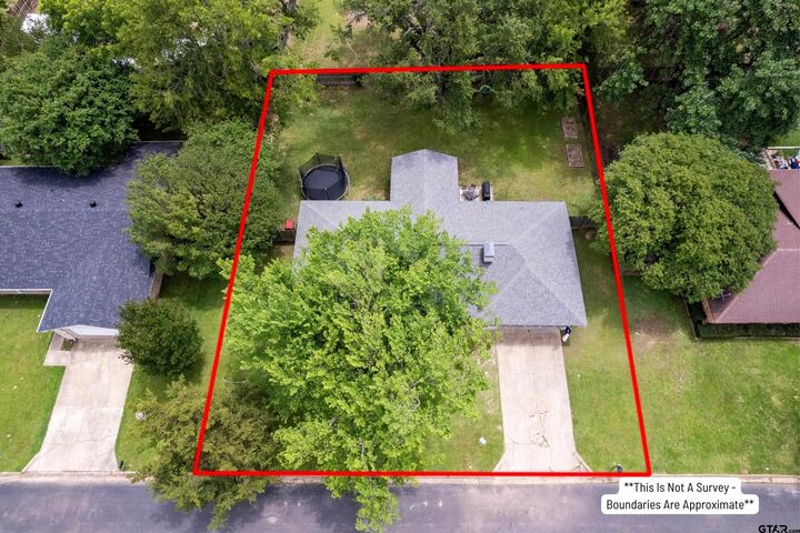 Property Photo:  211 Red Bird Lane  TX 75457 