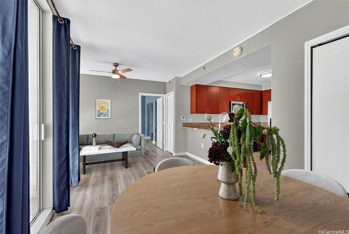 Property Photo:  909 Kapiolani Boulevard 1002  HI 96814 