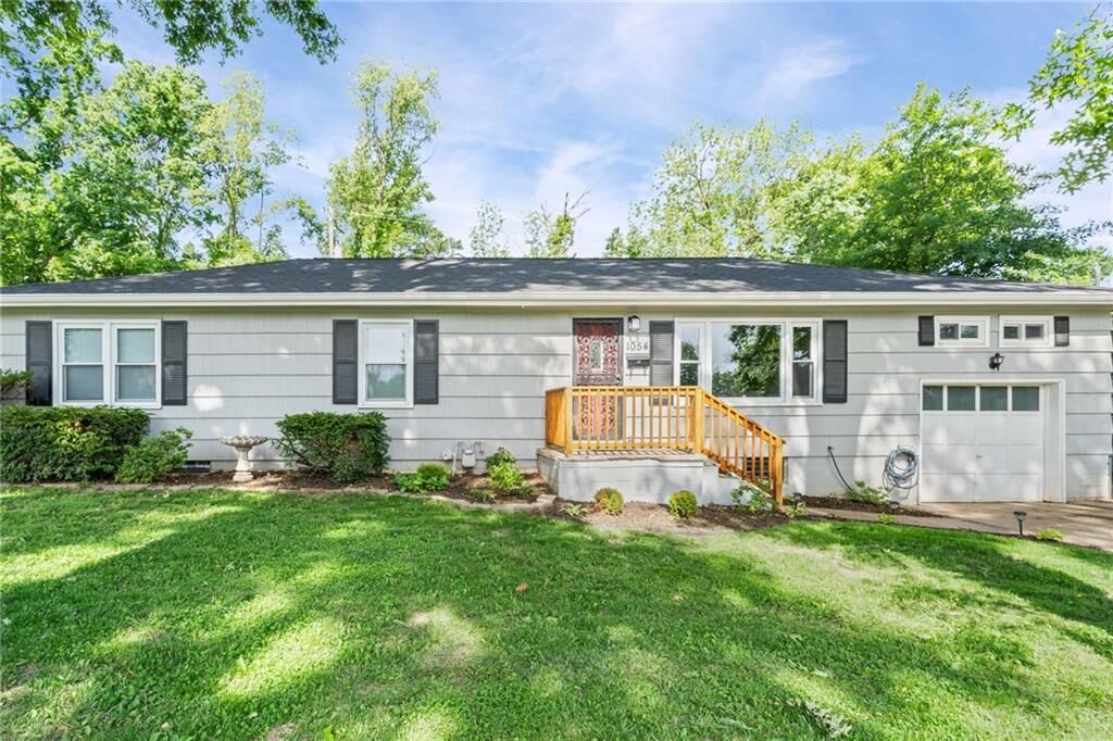 Property Photo:  1054 S 45th Terrace  KS 66106 