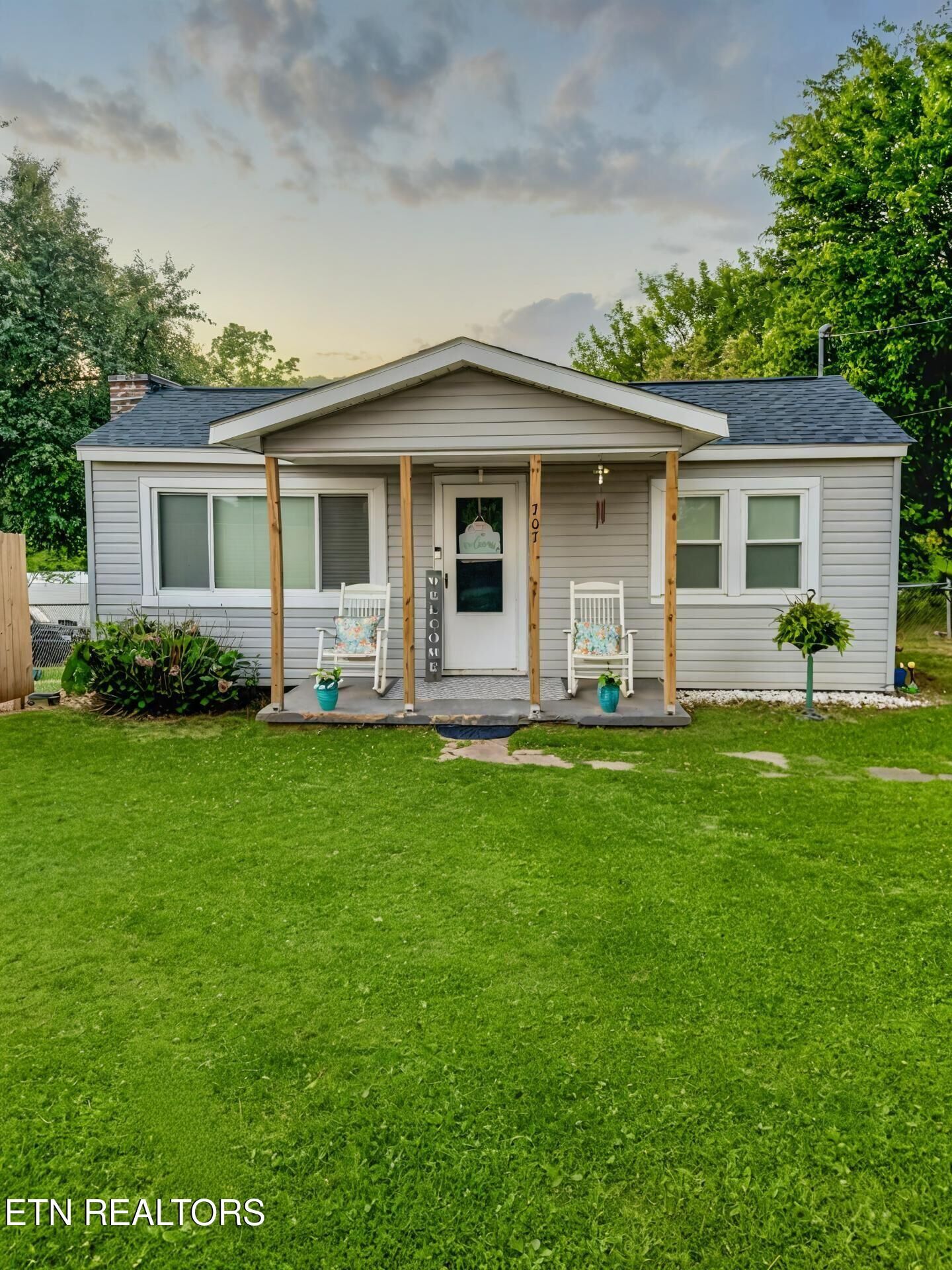 Property Photo: 707 Vine Ave TN 37854
