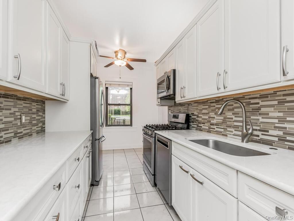 Property Photo:  5 Franklin Avenue 1P  NY 10601 