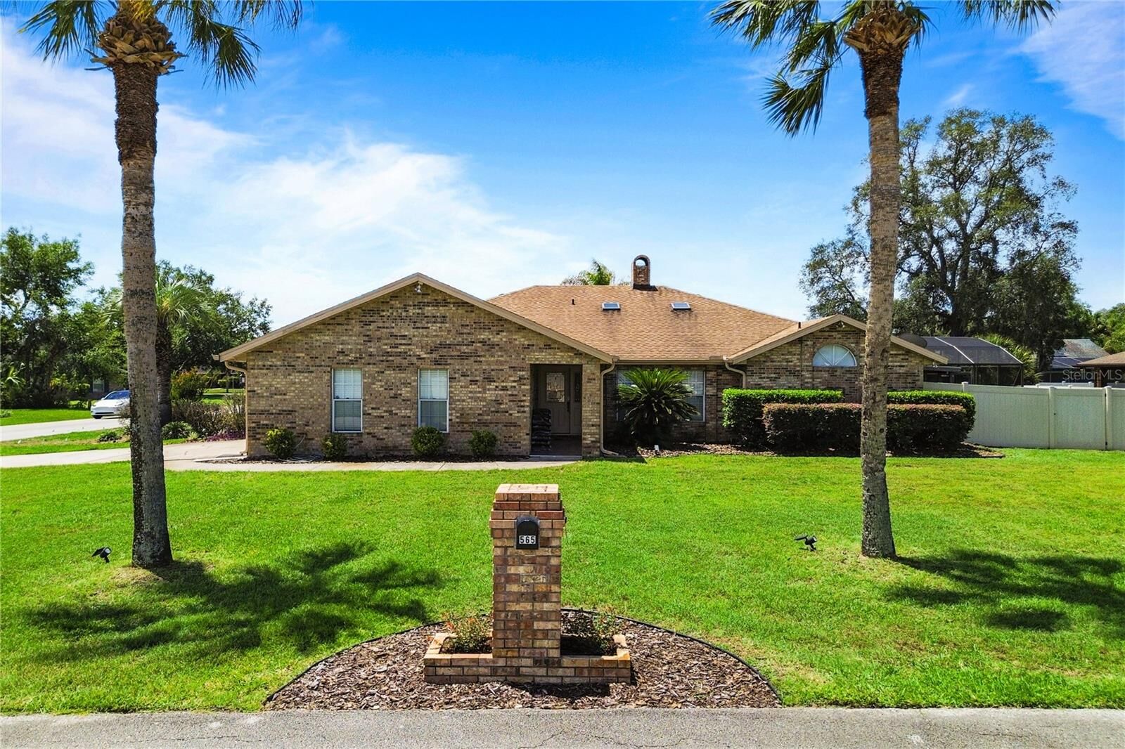 Property Photo: 565 Hayman Court FL 32713