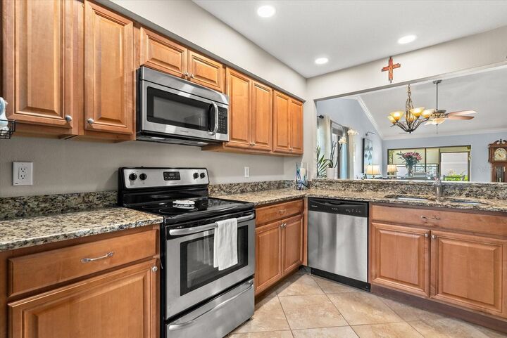 Property Photo:  2723 60th Avenue Drive W 2723  FL 34207 