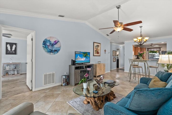 Property Photo: 2723 60th Avenue Drive W 2723 FL 34207