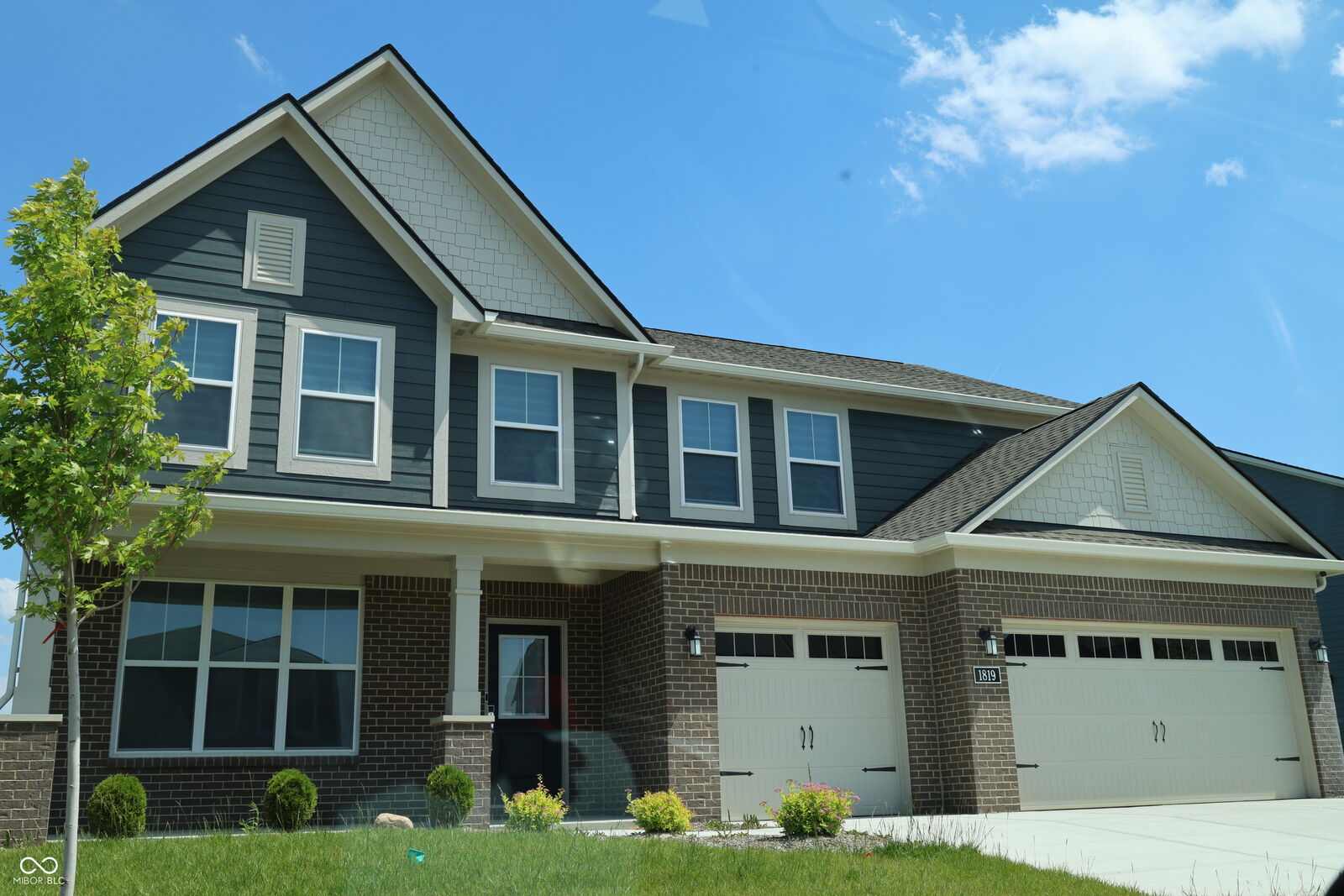 Property Photo:  1819 Vista Ridge Drive  IN 46143 