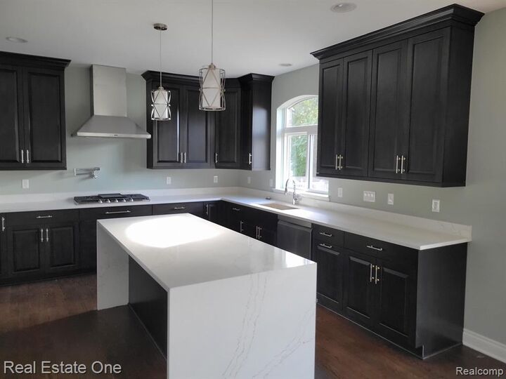 Property Photo:  25 Florence Drive  MI 48098 2923 