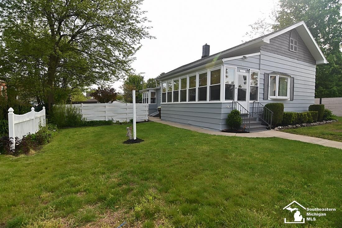 Property Photo:  317 E 5th Street  MI 48161 