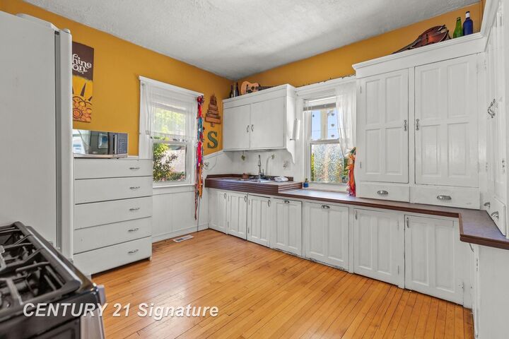 Property Photo:  206 N Wenona Avenue  MI 48706 