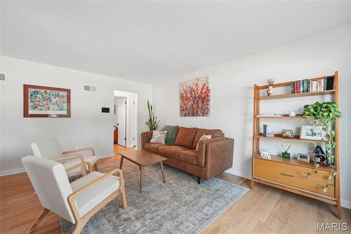 Property Photo: 201 Sunningwell Drive MO 63119