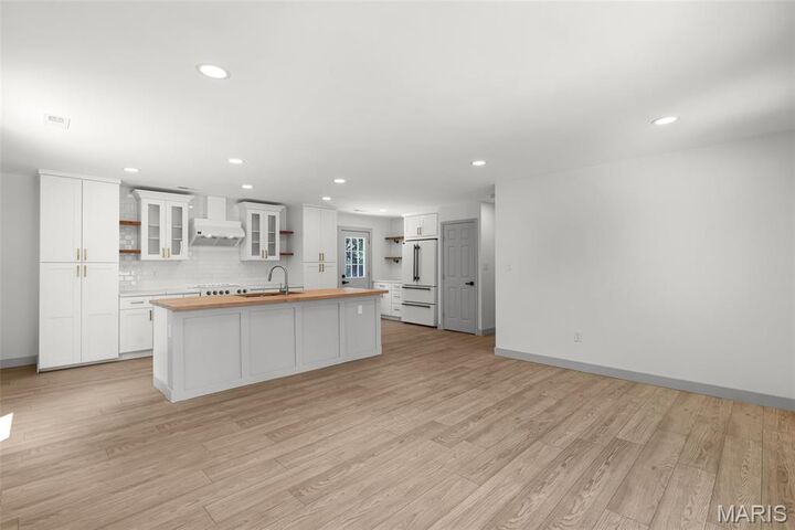 Property Photo:  715 Westchester Court  MO 63122 