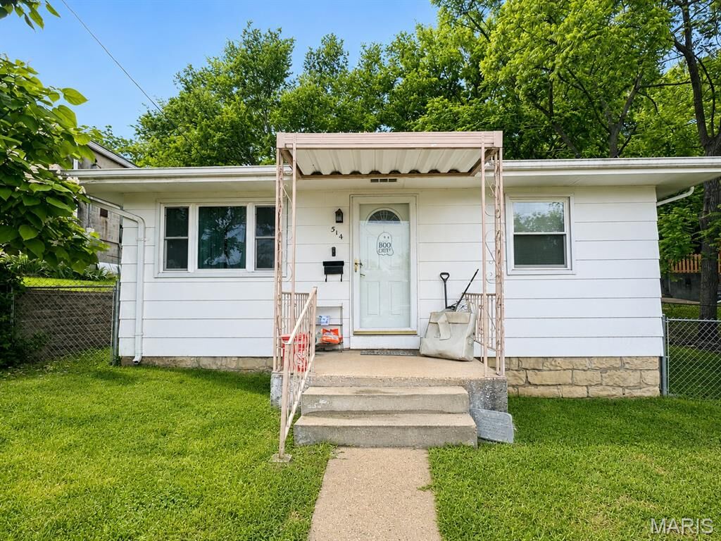 Property Photo: 514 S 2nd Street MO 63020