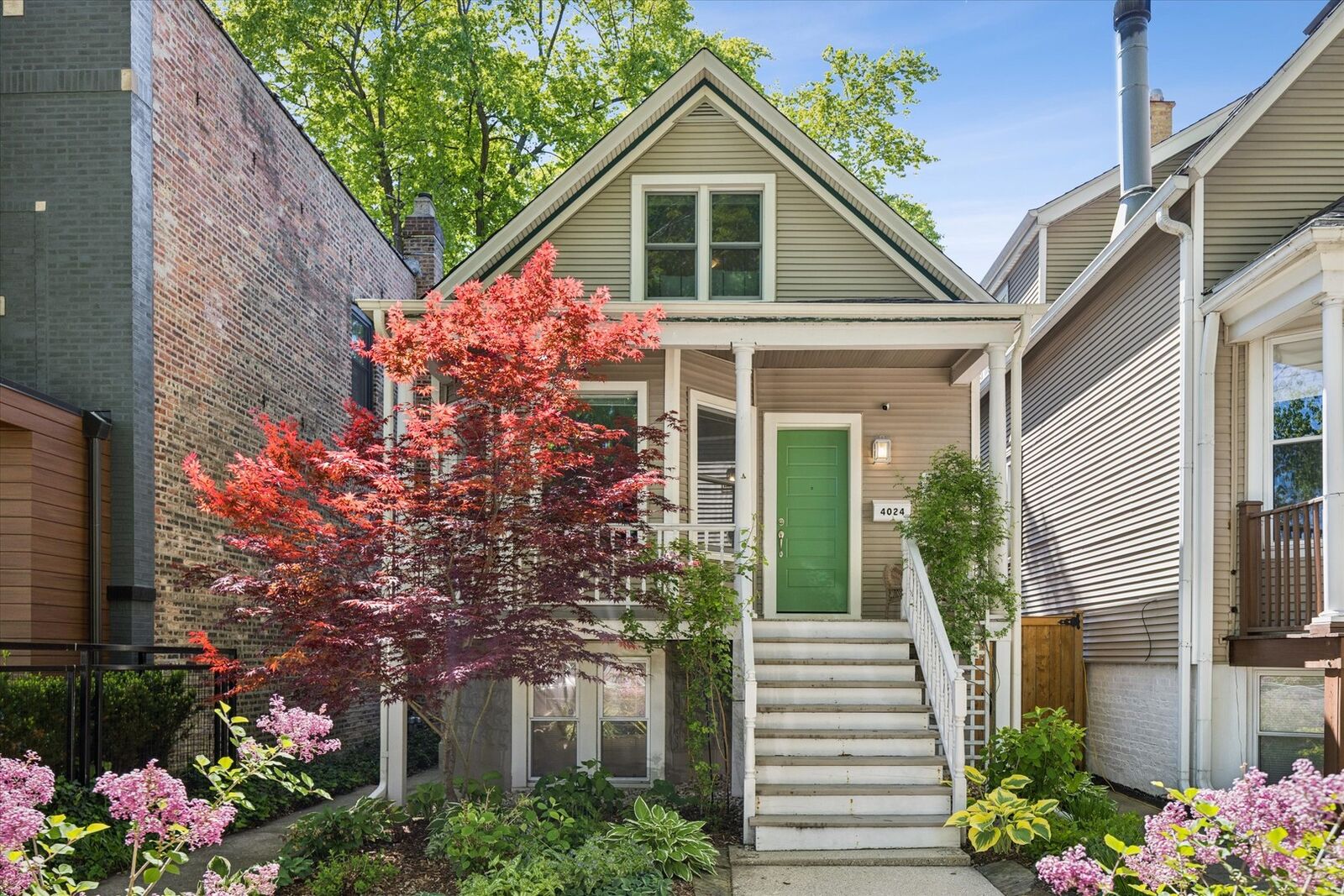 Property Photo: 4024 N Bell Avenue IL 60618