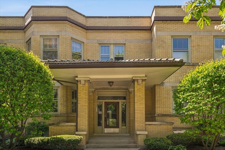 Property Photo:  125 Pleasant Street 125B  IL 60302 