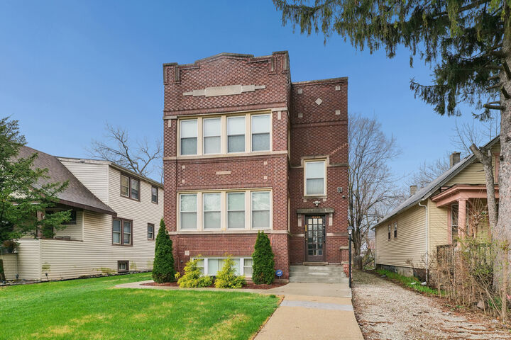 Property Photo: 10226 S Charles Street 1 IL 60643